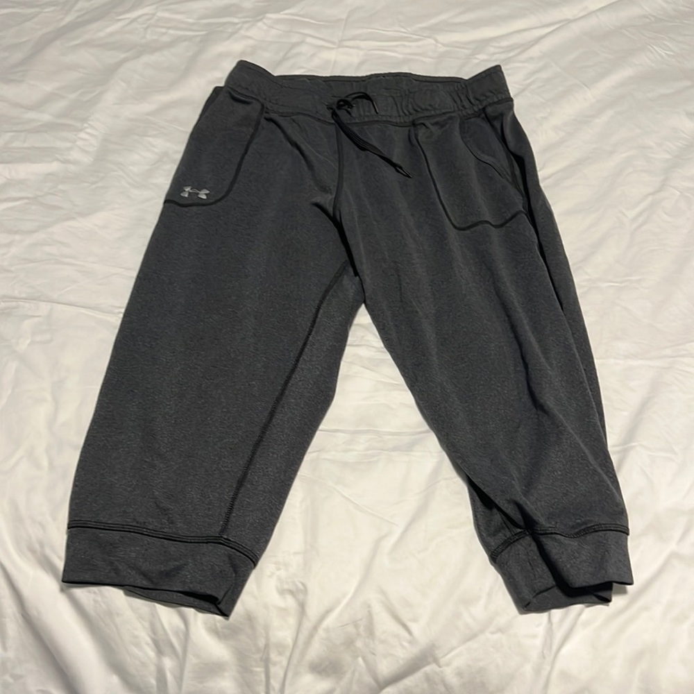 Under Armour size large capri joggers